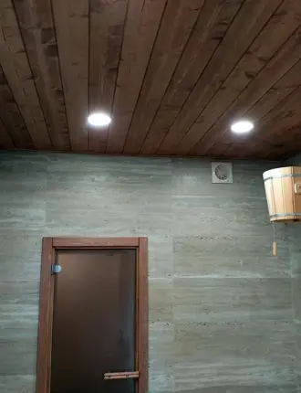 Потолок в моечной бани